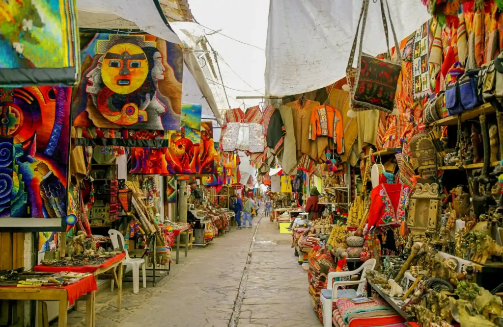 The traditional pisaq market is open everyday for customers to check all of its curiosities!