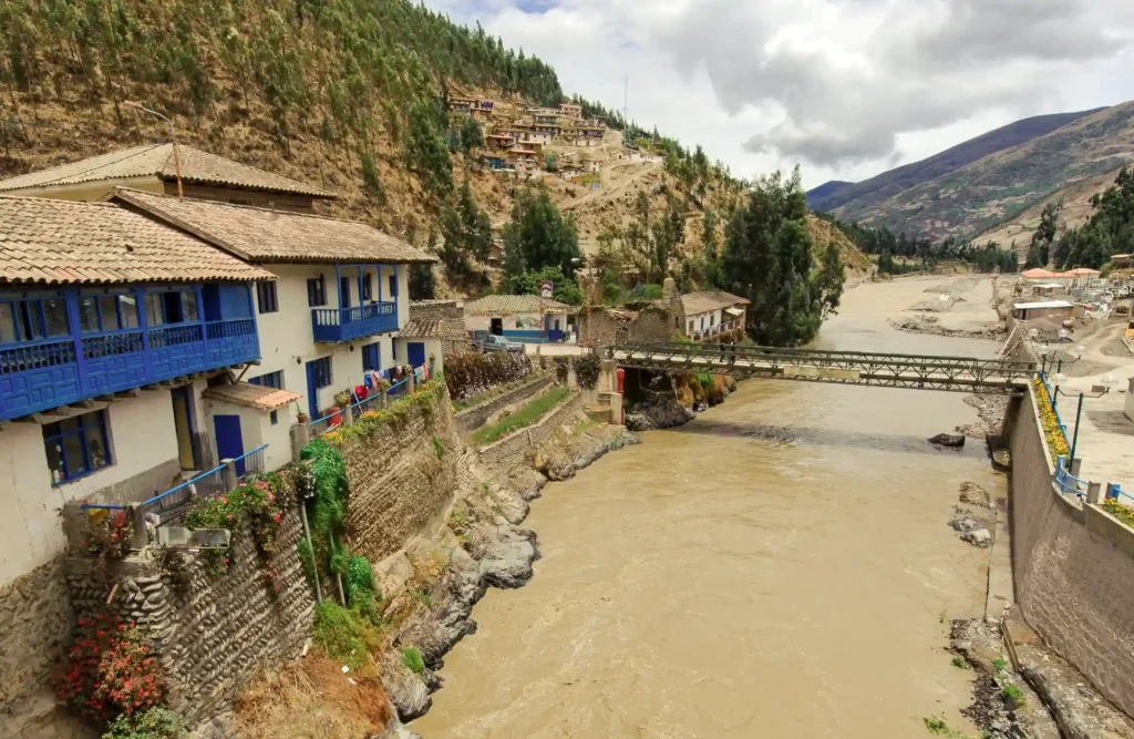 Paucartambo's river flux goes beneath Paucartambo's towns limits