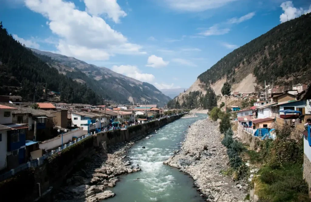 The Mapacho River crosses Paucartambo's urban area by half, its also the entering point to the jungle's highlands.