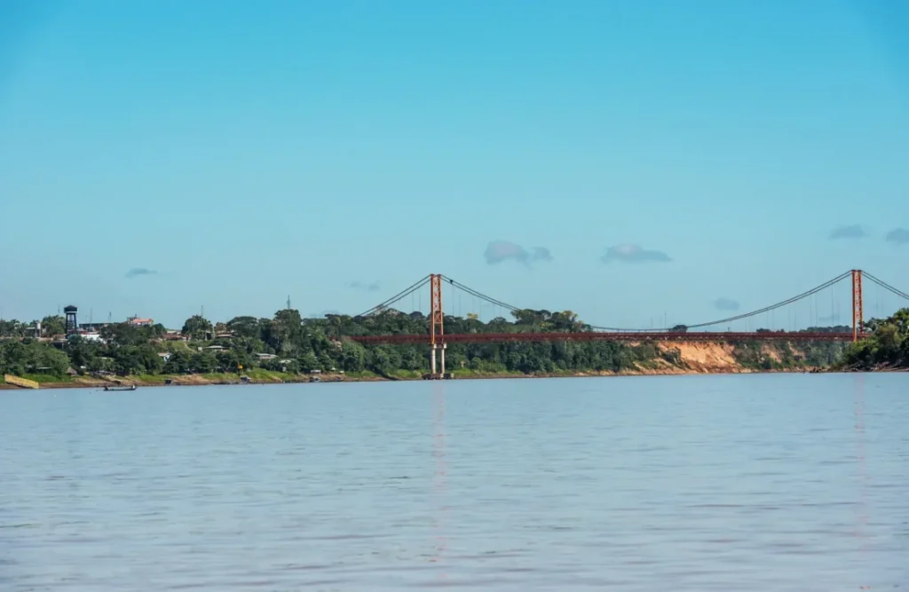 Puerto Maldonado city's entrance by ground.